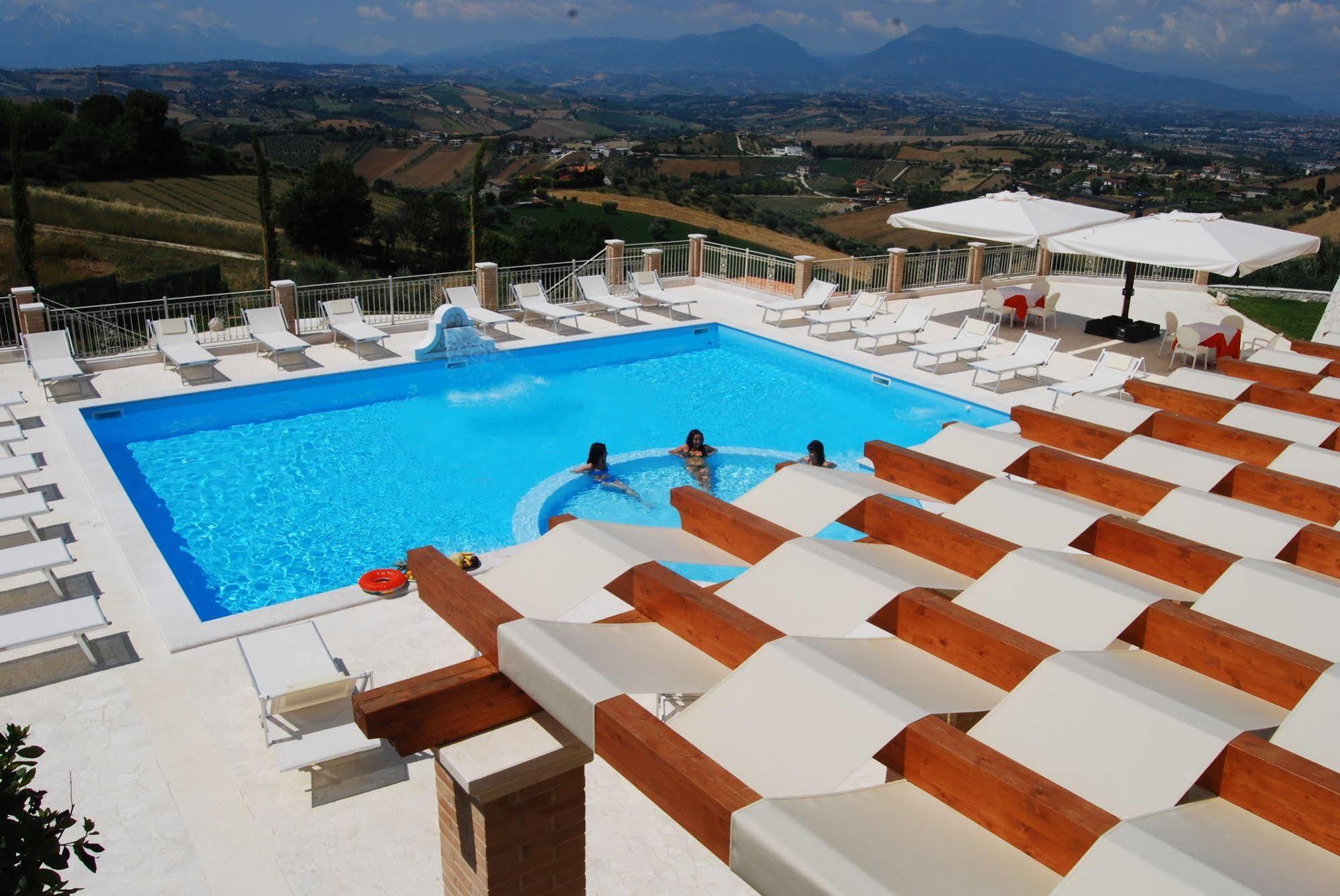 Incantea Resort Tortoreto Exterior foto